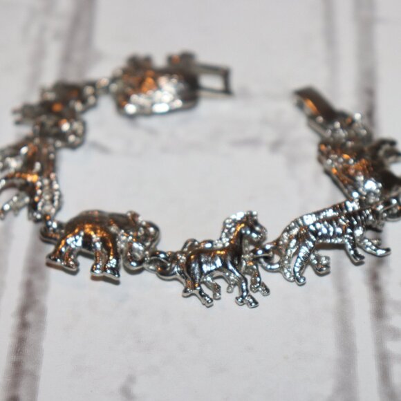 Beautiful silver Noah's Arc Animals charm bracelet 7" Stamped A.J.C. - Picture 1 of 4